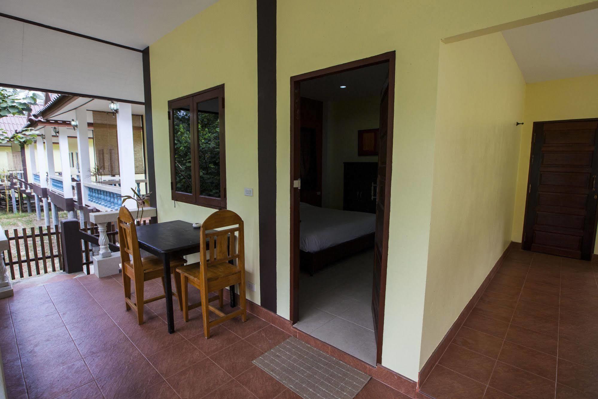 Hin Bhai Resort Chaloklum Exterior photo